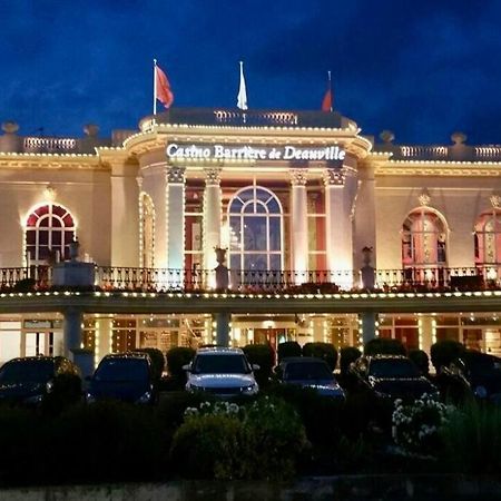 Le Camaieu Deauville Exterior photo
