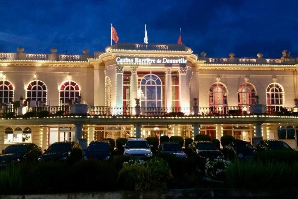 Le Camaieu Deauville Exterior photo